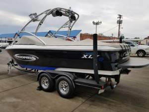 Moomba wake board boat